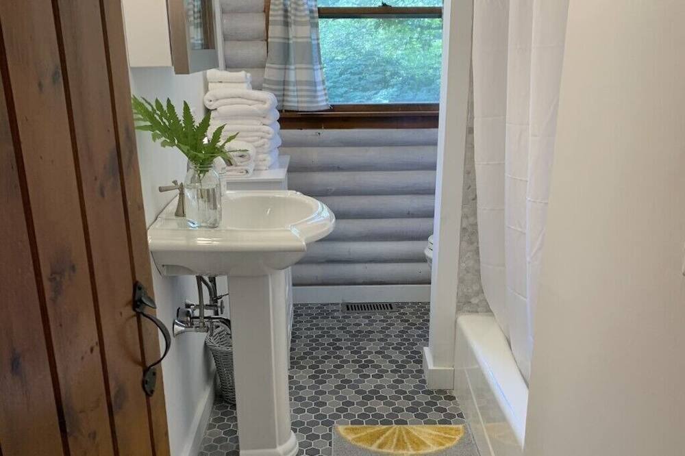 Photo of Bathroom in East Boothbay