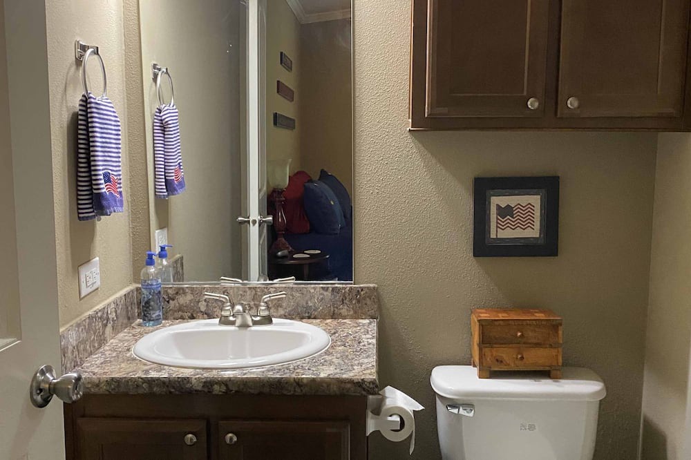Photo of Bathroom in Okmulgee County