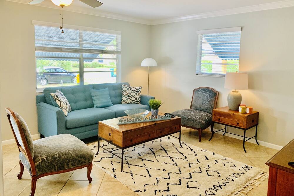 Photo of Bedroom in Naples Park