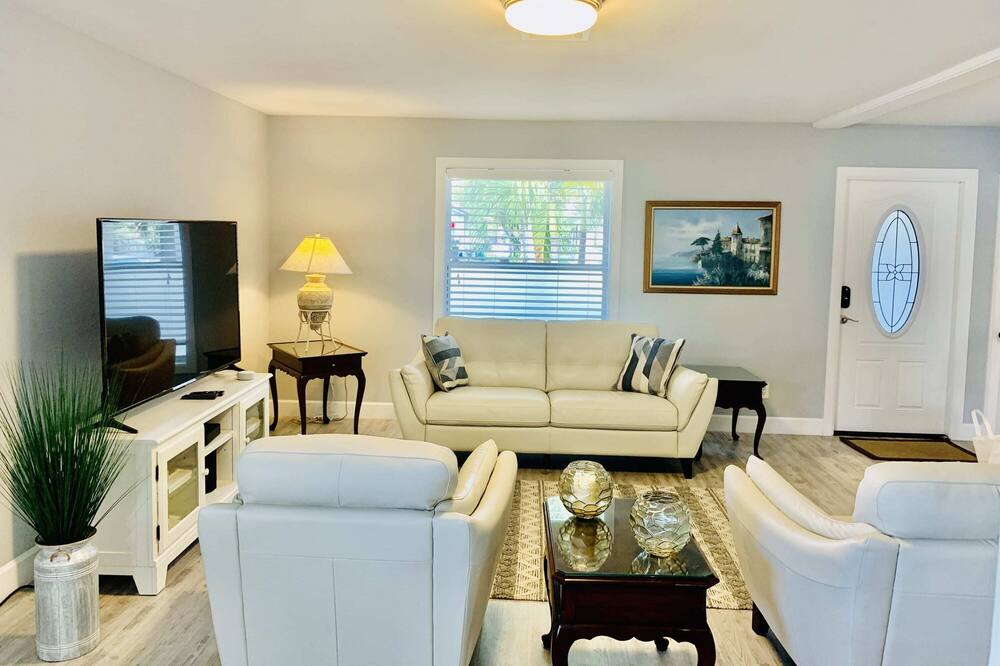 Photo of Bedroom in Naples Park