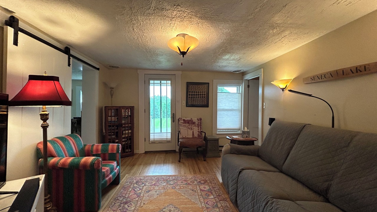 Photo of Livingroom in Town of Reading