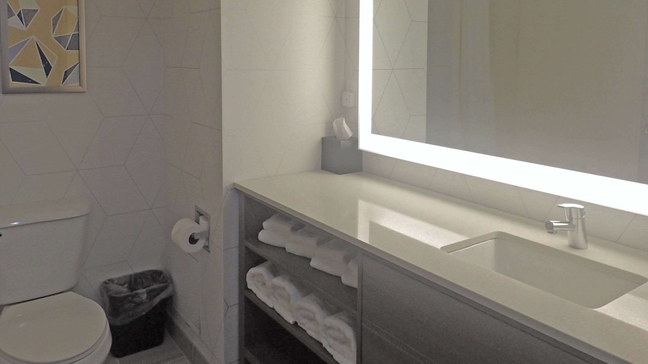 Photo of Bedroom in Coliseum Central