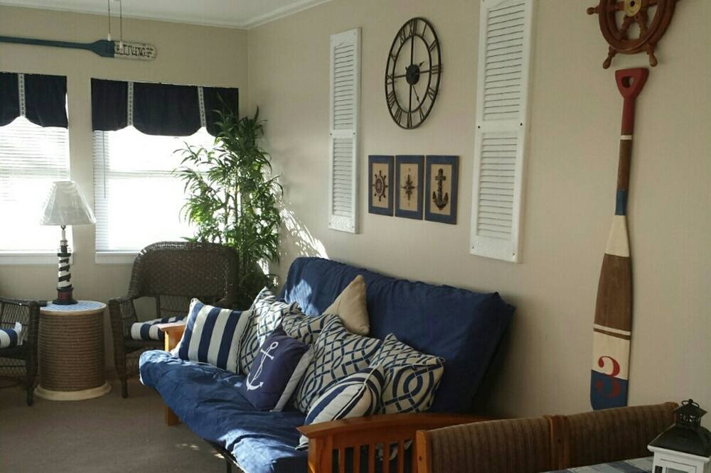 Photo of Livingroom in Pymatuning Central