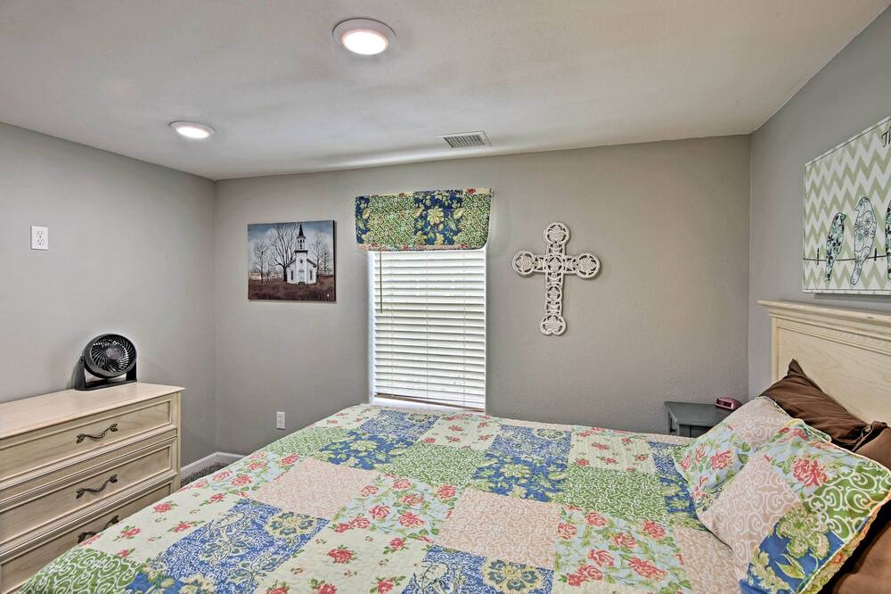 Photo of Bedroom in Broken Arrow