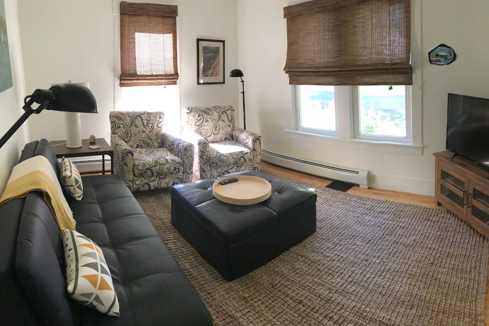 Photo of Livingroom in Monson