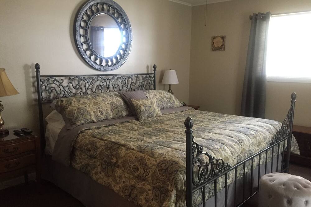 Photo of Bedroom in Avinger