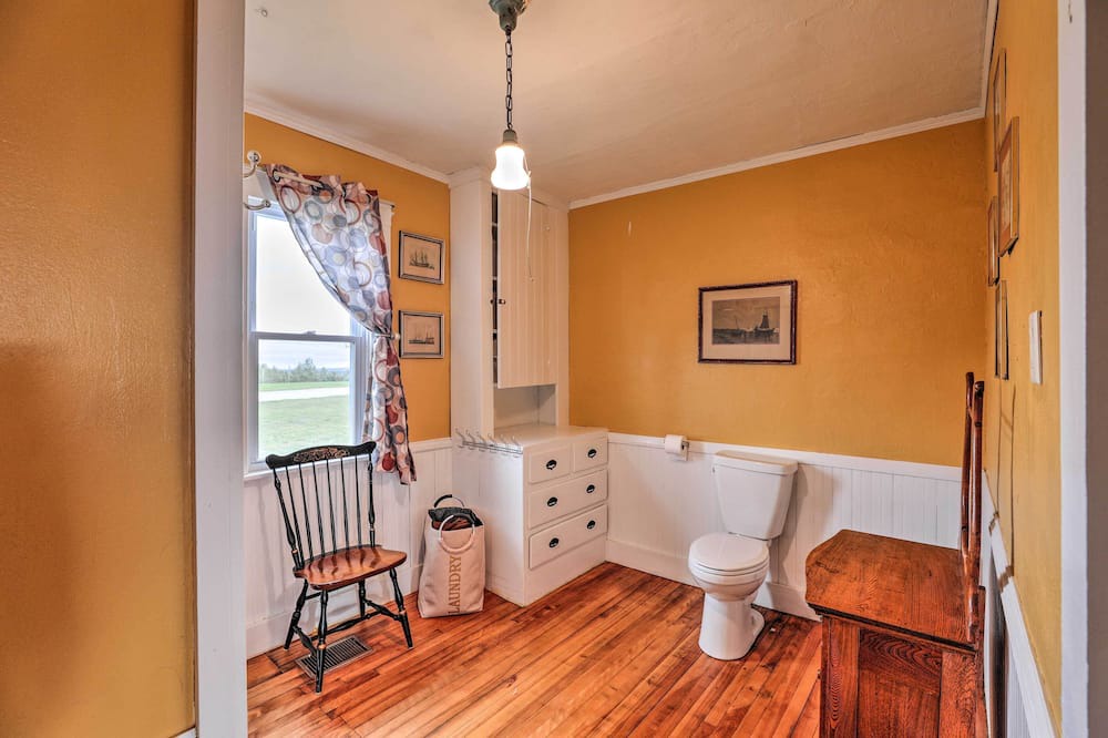 Photo of Bathroom in Greene