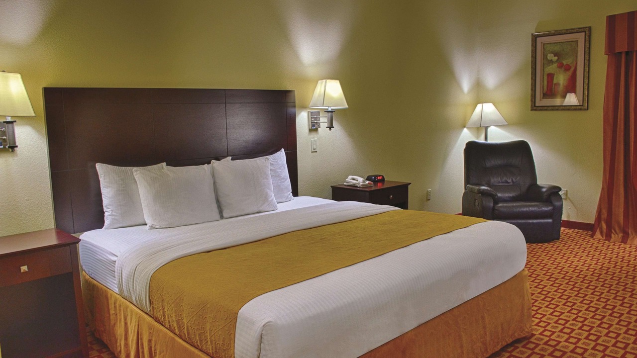 Photo of Bedroom in Alice