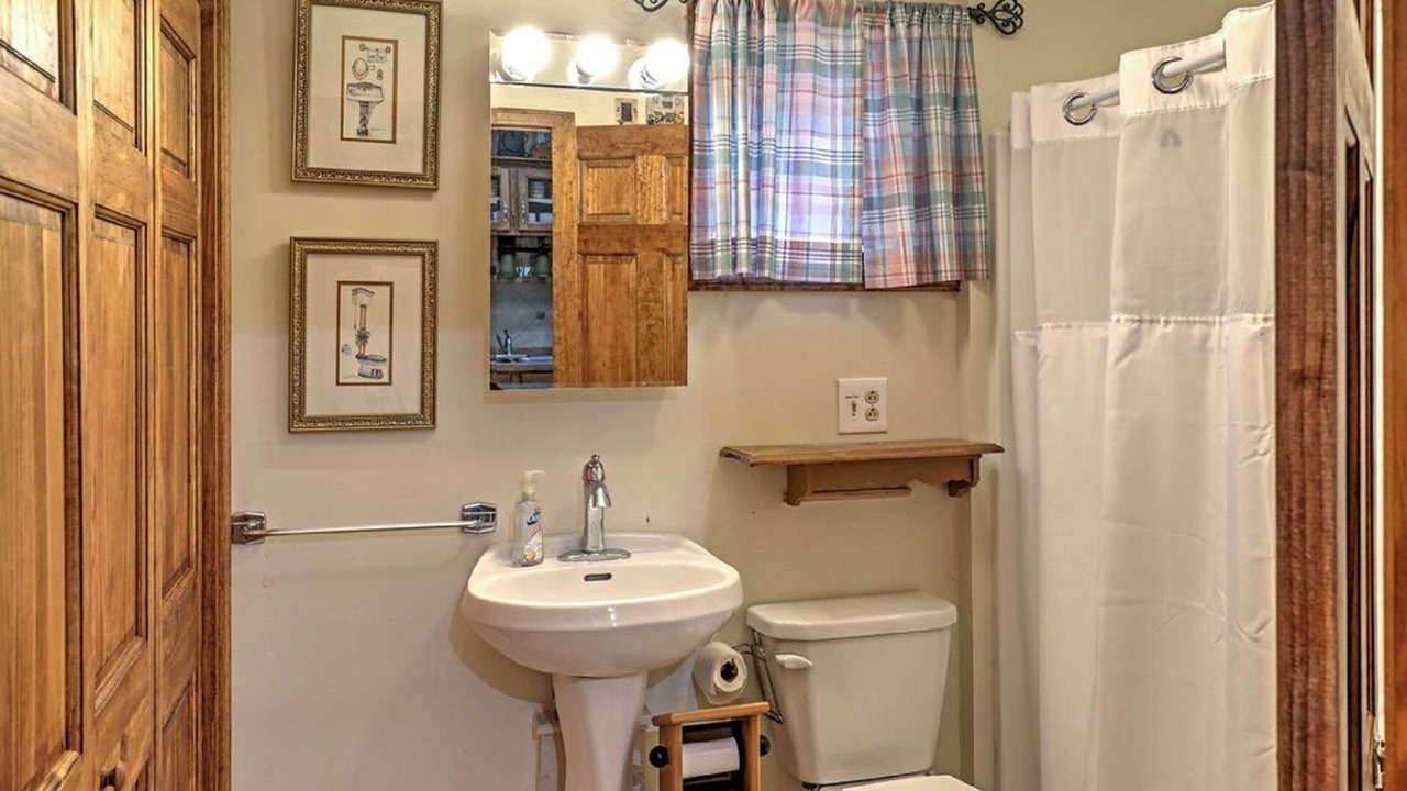 Photo of Bathroom in Lake Erie Beach