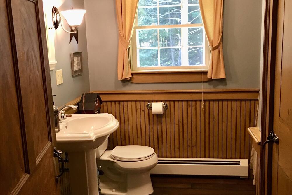 Photo of Bathroom in Embden