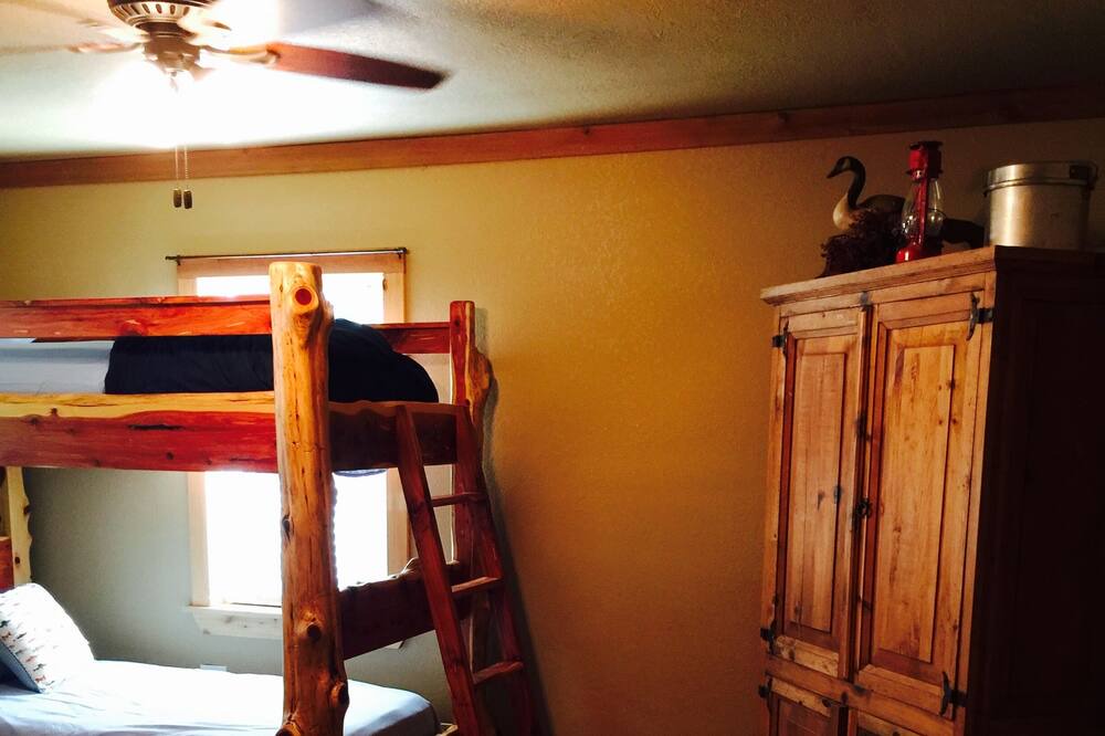 Photo of Bedroom in Adair