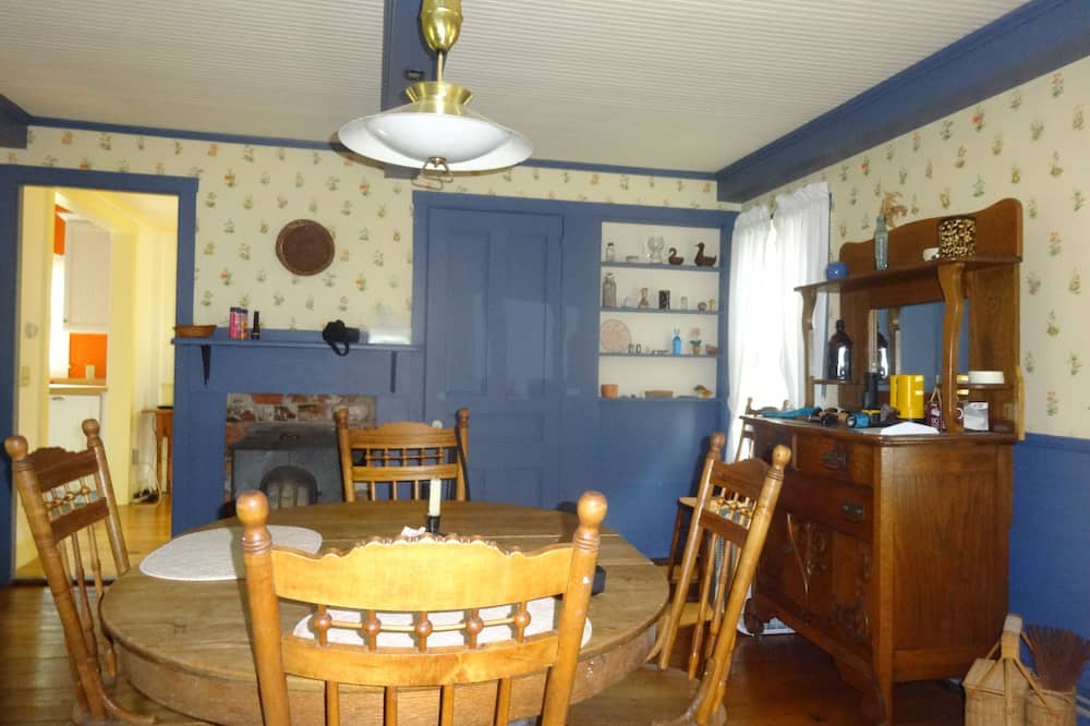Photo of Livingroom in West Tremont