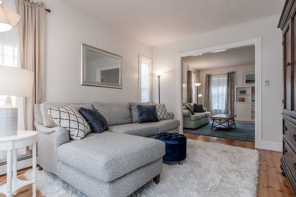 Photo of Livingroom in Loveitts Field