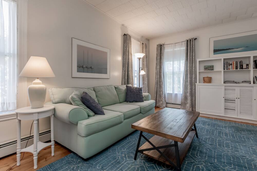 Photo of Livingroom in Loveitts Field