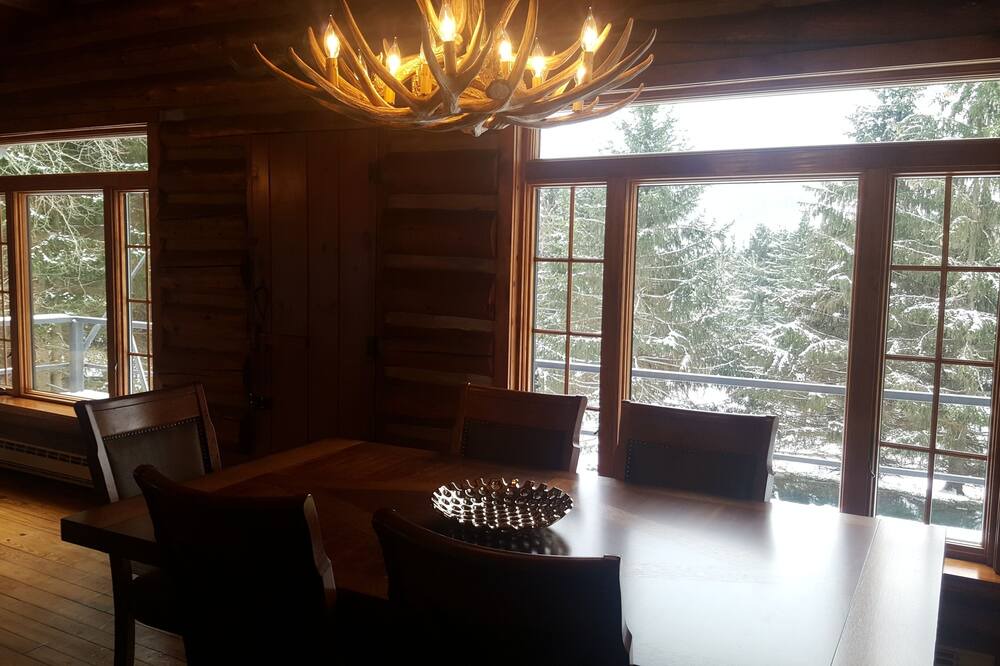 Photo of Livingroom in Ellicottville
