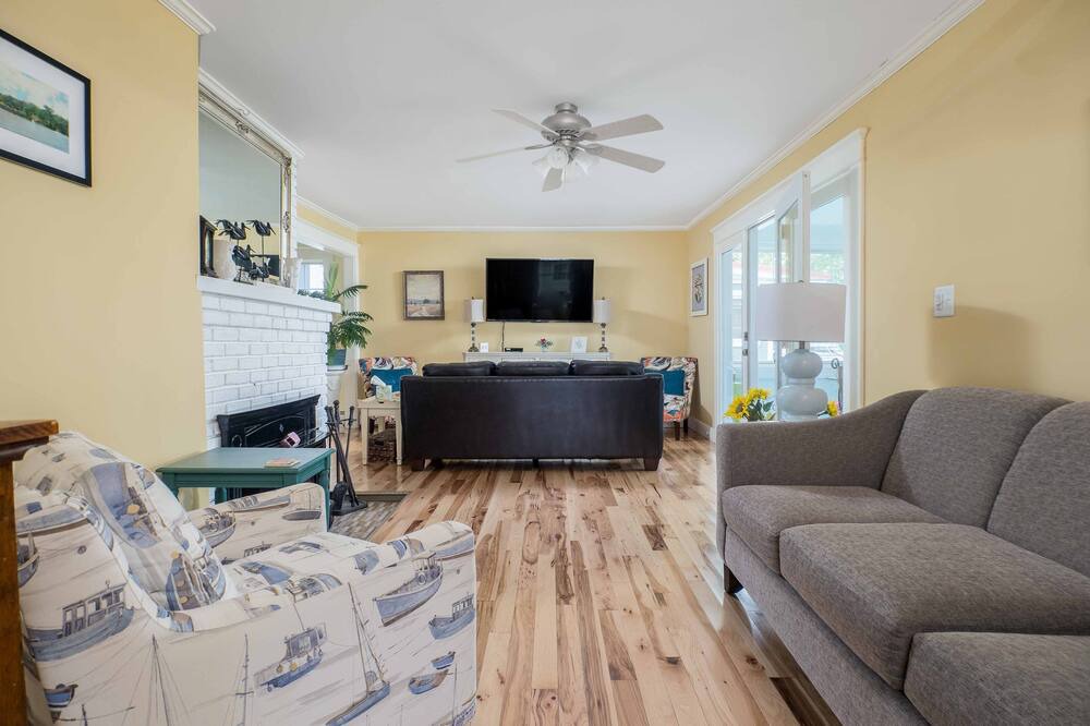 Photo of Livingroom in Bemus Point