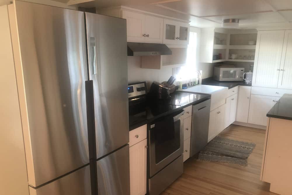 Photo of Kitchen in Center Lovell