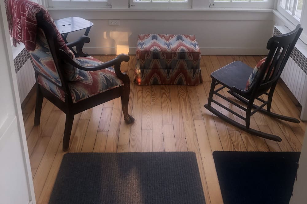 Photo of Livingroom in Center Lovell