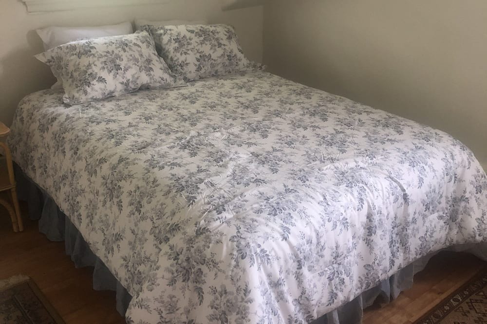 Photo of Bedroom in Center Lovell