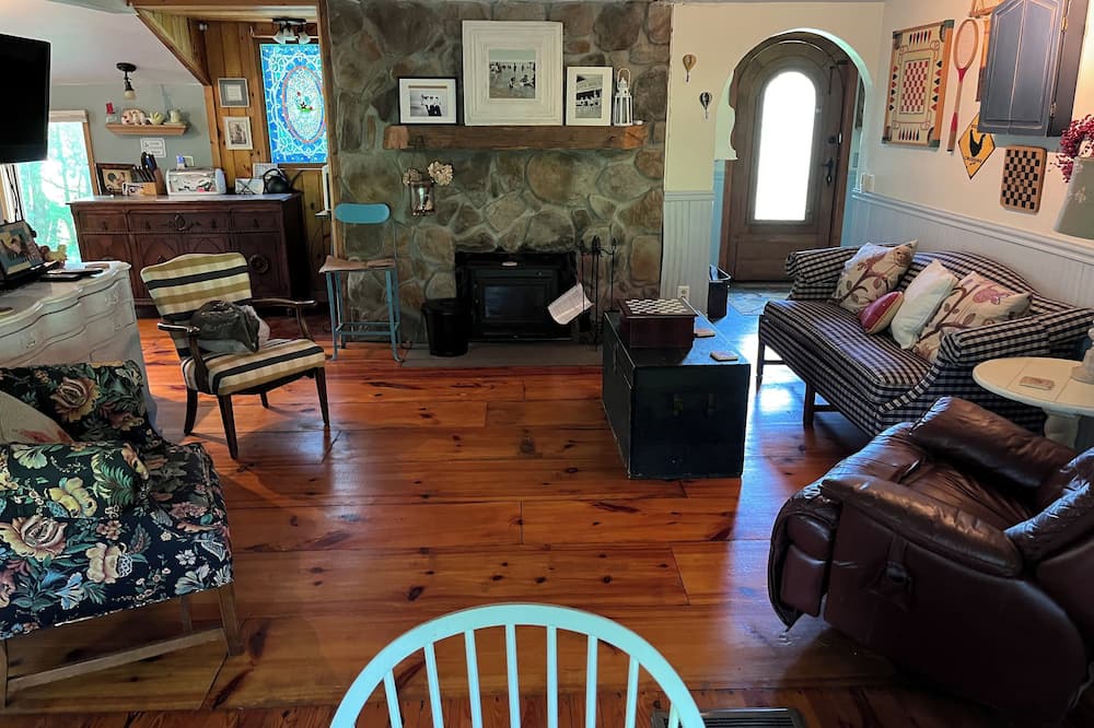 Photo of Livingroom in Scottsville
