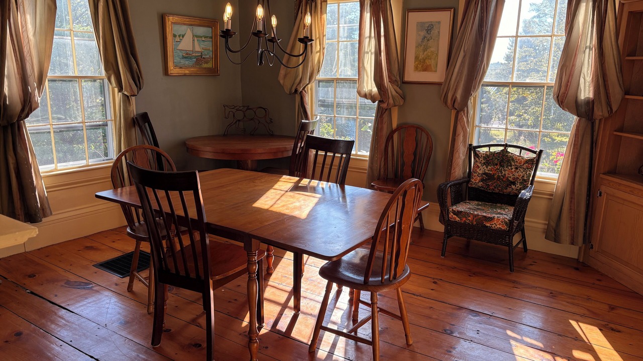 Photo of Livingroom in Oakland