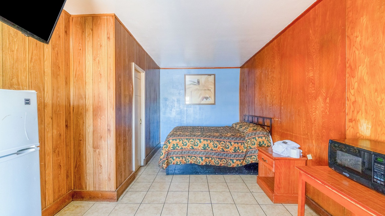 Photo of Bedroom in Central City