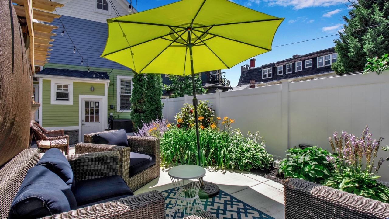 Photo of Patio Balcony in Front Park