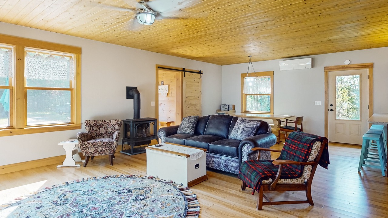 Photo of Livingroom in Northeast Somerset