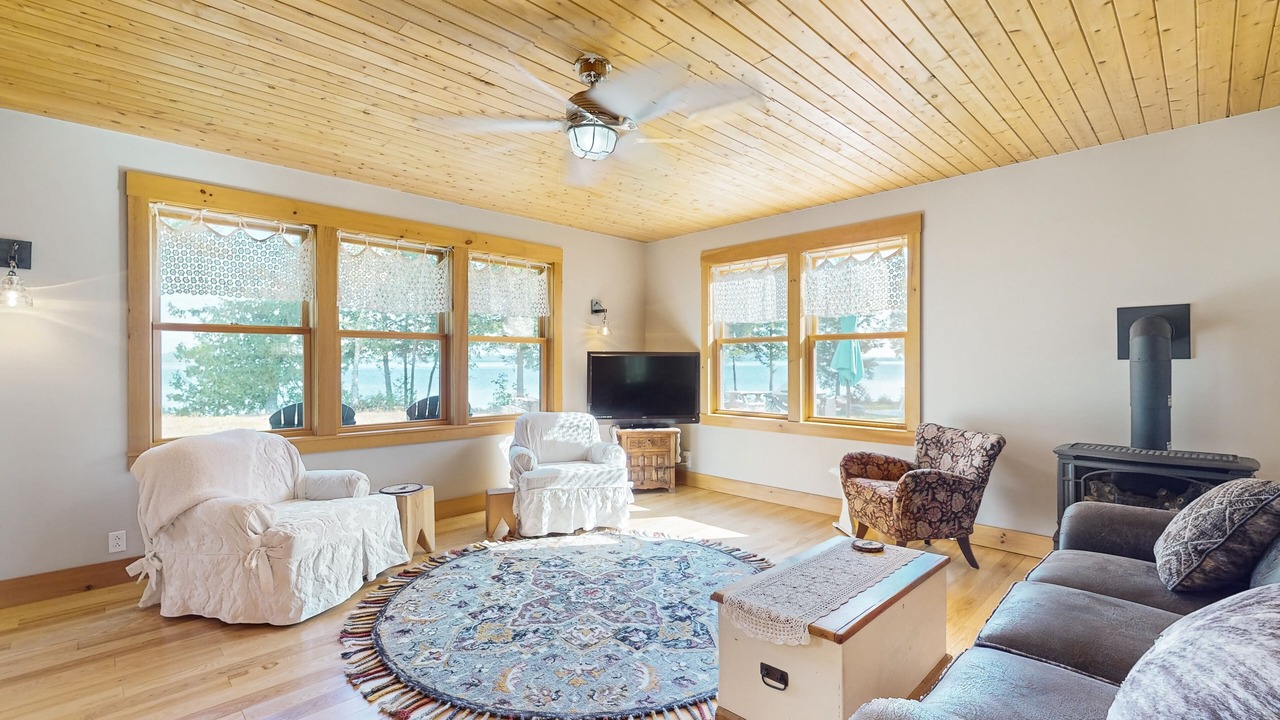 Photo of Livingroom in Northeast Somerset