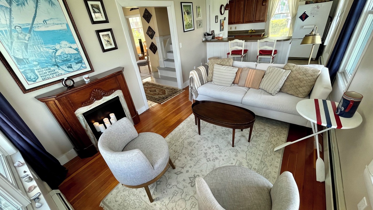 Photo of Livingroom in East Deering