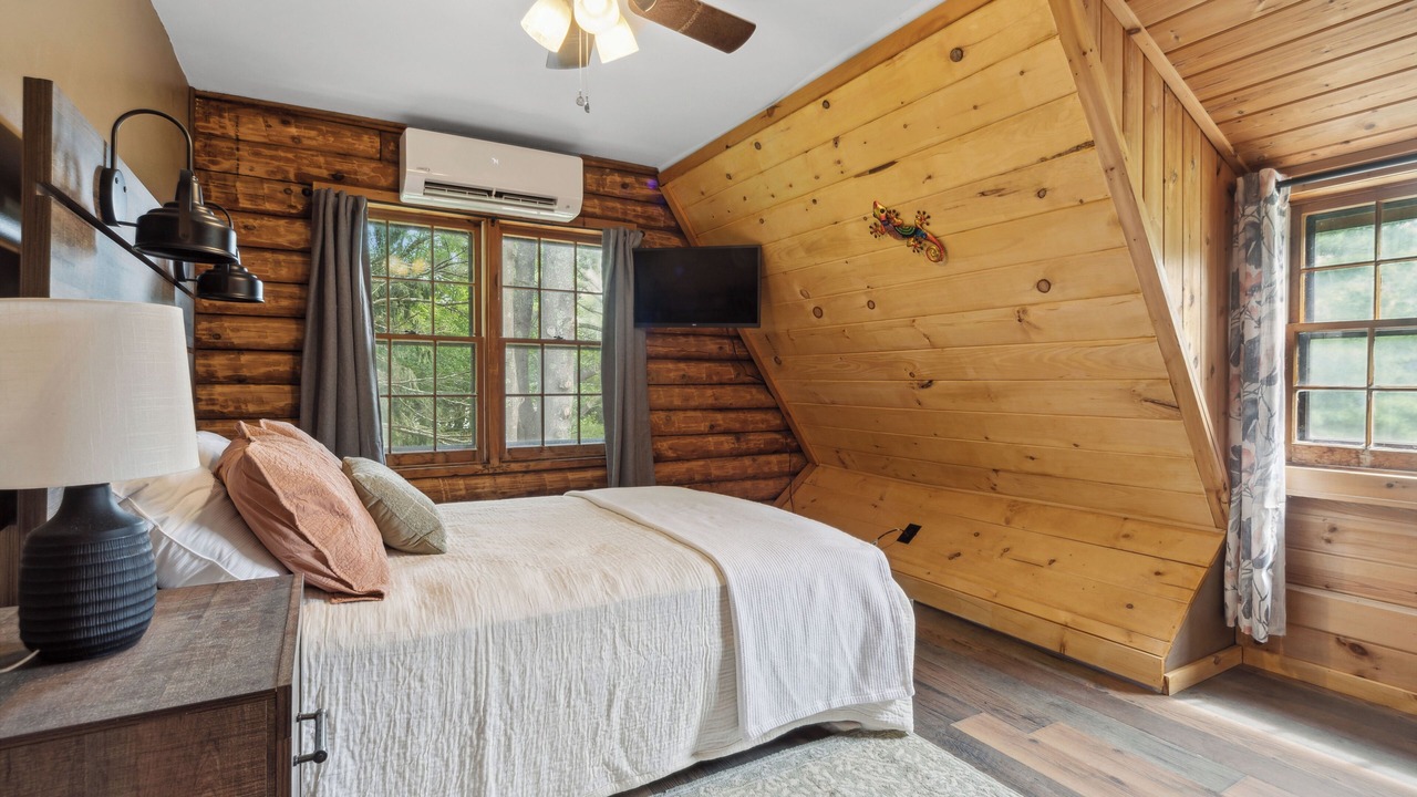 Photo of Bedroom in Saratoga Springs