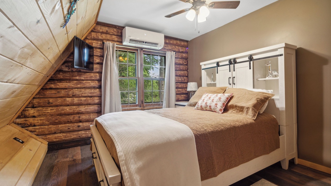 Photo of Bedroom in Saratoga Springs