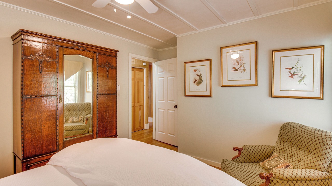 Photo of Bedroom in Mirror Lake