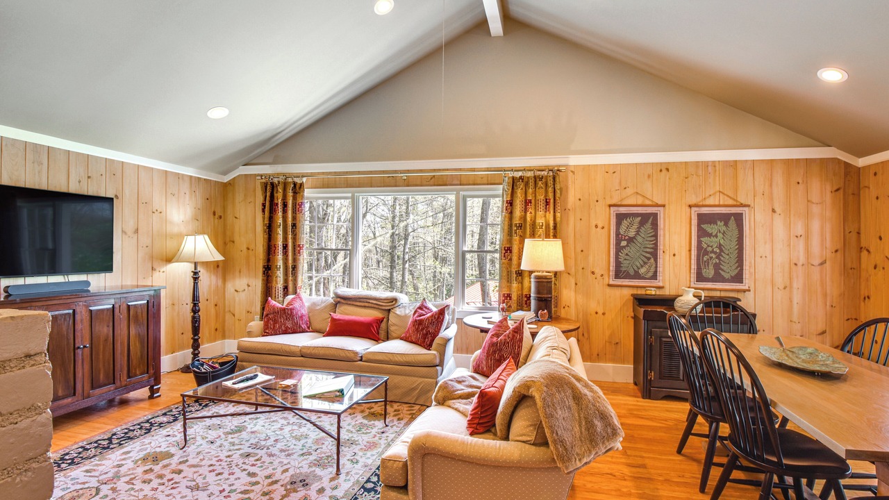 Photo of Livingroom in Mirror Lake