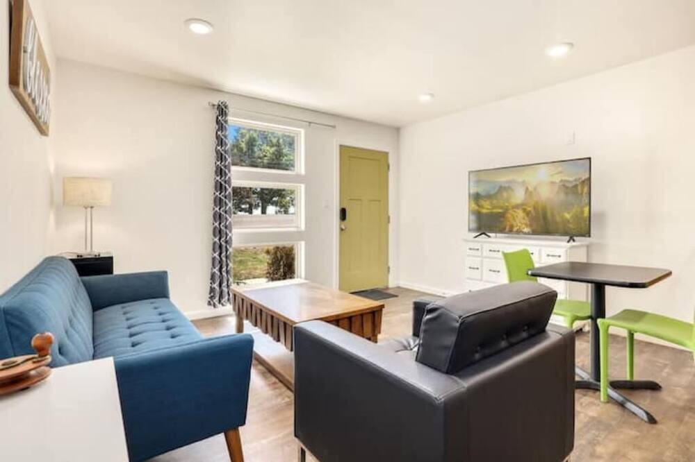 Photo of Livingroom in Mountainburg