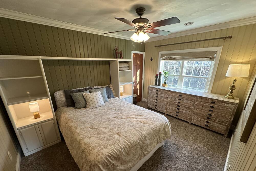 Photo of Bedroom in Lake City