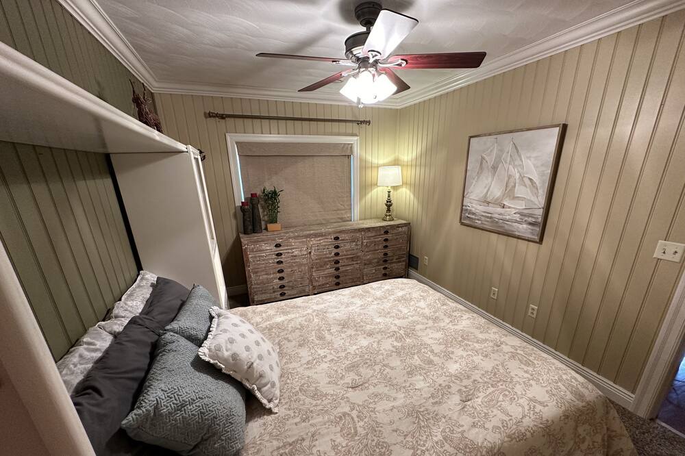 Photo of Bedroom in Lake City