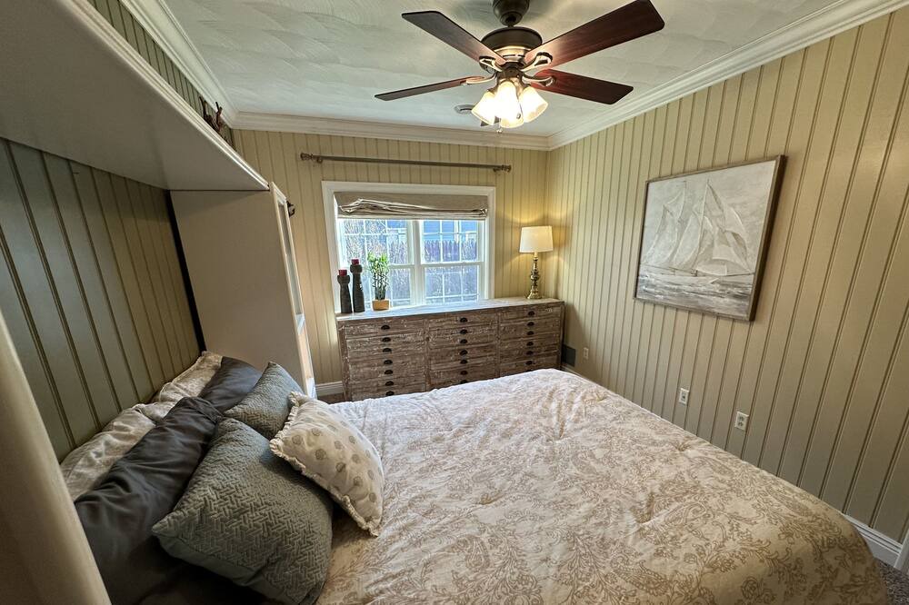 Photo of Bedroom in Lake City