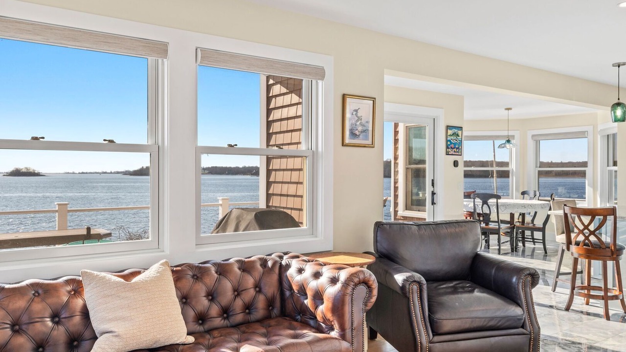 Photo of Livingroom in Narragansett