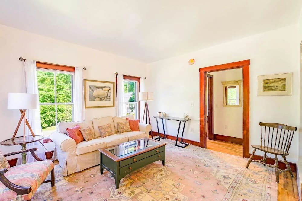 Photo of Livingroom in Friendship