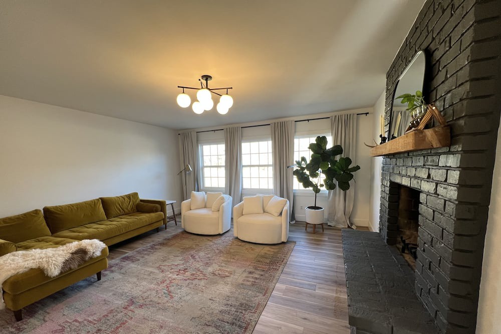 Photo of Livingroom in Pittsburg