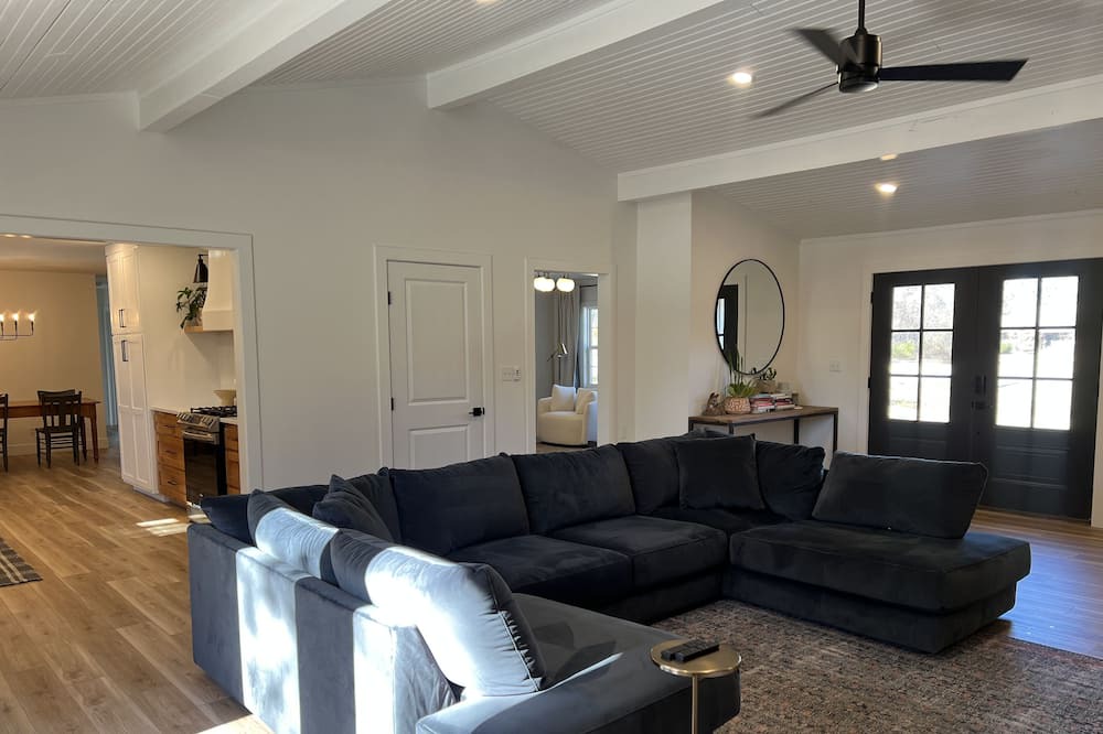 Photo of Livingroom in Pittsburg