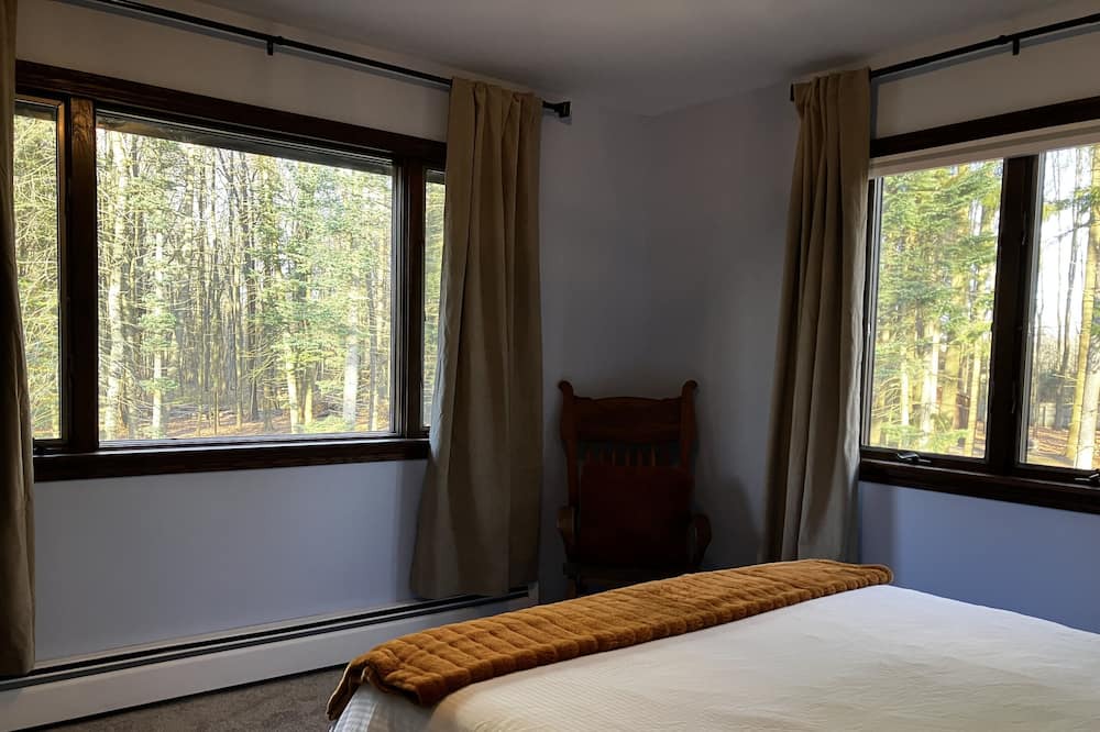 Photo of Bedroom in Conneaut