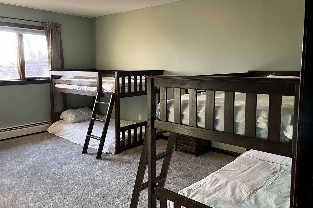 Photo of Bedroom in Conneaut