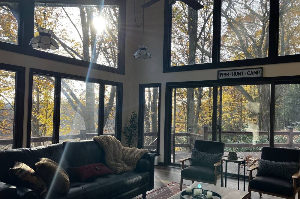 Photo of Livingroom in Conneaut