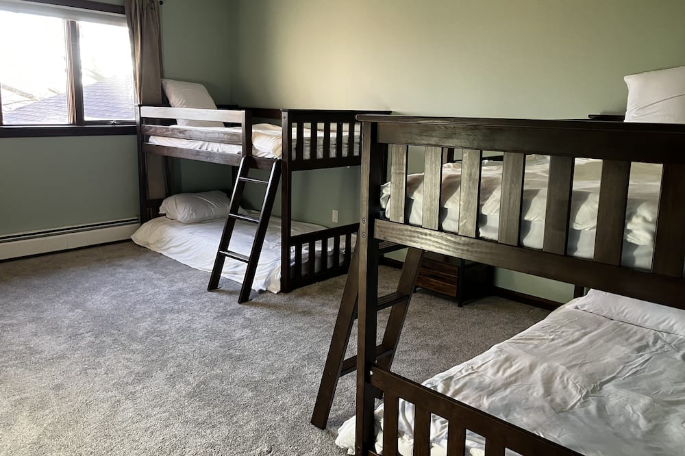 Photo of Bedroom in Conneaut