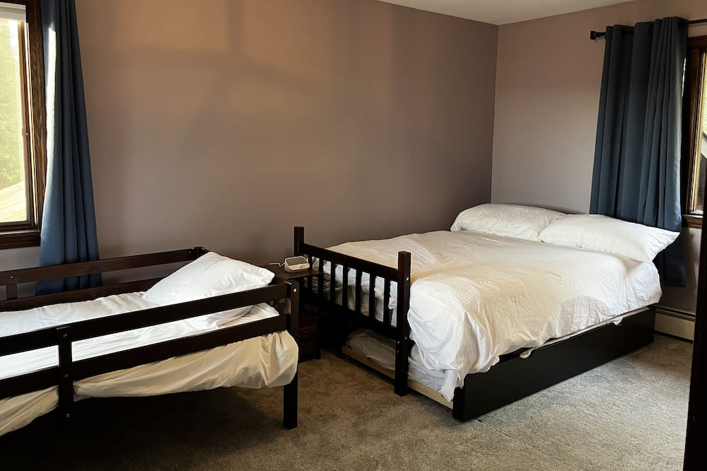 Photo of Bedroom in Conneaut
