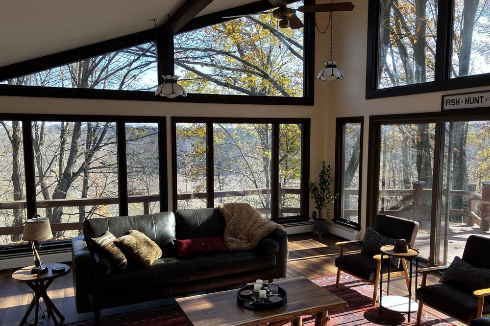 Photo of Livingroom in Conneaut