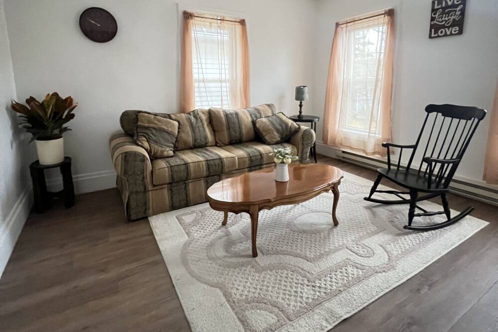 Photo of Livingroom in Warren