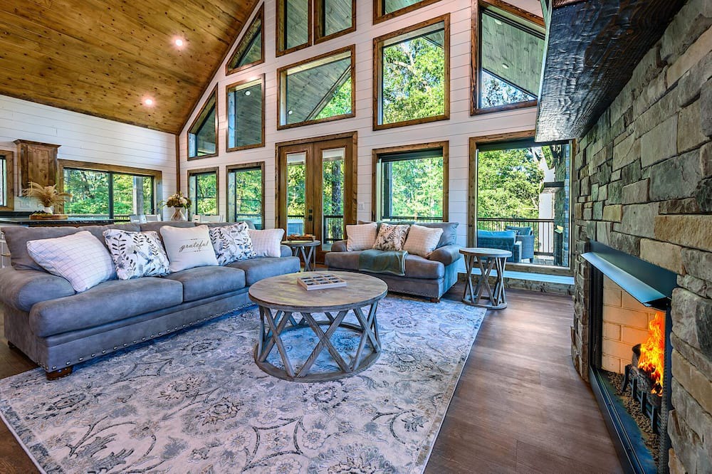 Photo of Livingroom in Broken Bow
